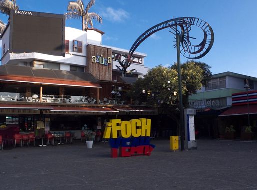 File:Plaza-foch.jpg - Wikimedia Commons