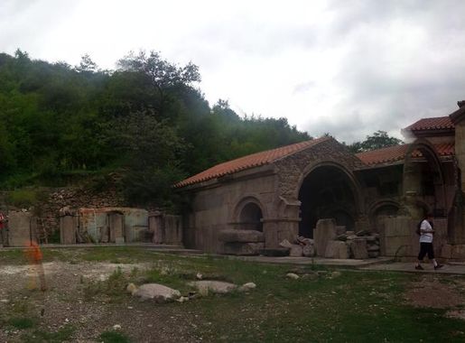 File:Վահանավանք (Սյունիքի մարզ) - Vahanavank Monastery (Syunik region).jpg  - Wikimedia Commons