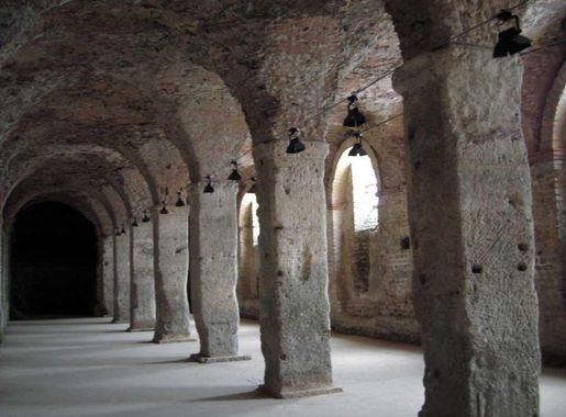 File:Cryptoportique1.jpg - Wikimedia Commons