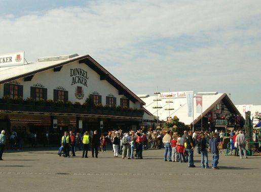 File:Volksfest20030927.jpg - Wikimedia Commons
