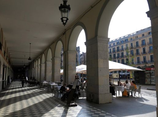 File:266 Voltes de la plaça de la Independència (Girona).jpg - Wikimedia  Commons