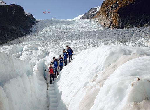File:FGG Fox-glacier-heli-hike-group-helicopter 01.jpg - Wikimedia Commons