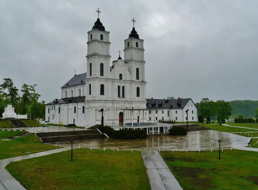 File:Aglona Basilika 1.JPG - Wikimedia Commons