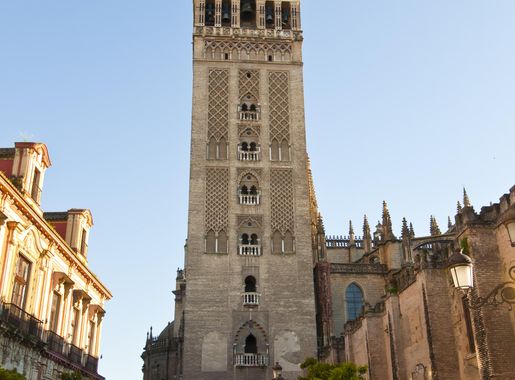 File:Sevilla La Giralda 18-03-2011 18-24-31.jpg - Wikimedia Commons