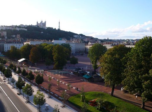 File:Lyon Place Bellecour.JPG - Wikipedia