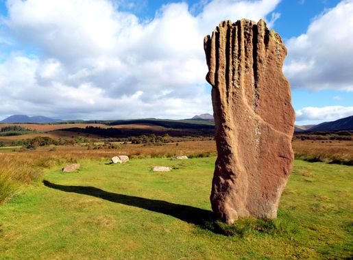 File:A Machrie Moor Standing Stone - geograph.org.uk - 2080168.jpg -  Wikimedia Commons