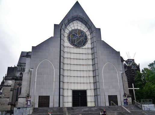 File:Lille Cathédrale Notre-Dame-de-la-Traille Fassade.jpg - Wikimedia  Commons