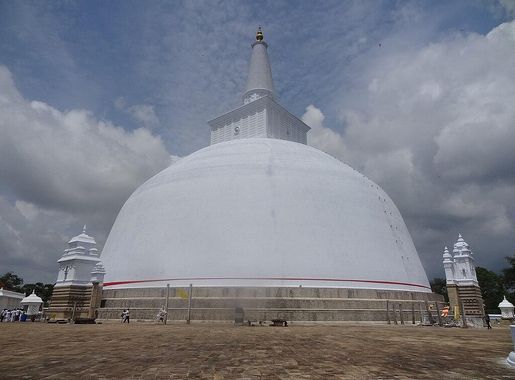File:Ruwanwelisaya Stupa 23.JPG - Wikimedia Commons