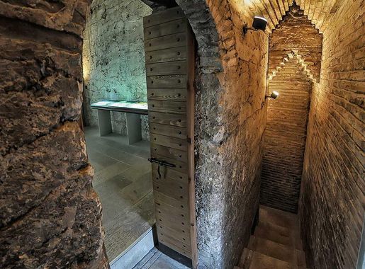 Archivo:Interior de la Torre mudéjar de El Salvador. Teruel.jpg -  Wikipedia, la enciclopedia libre