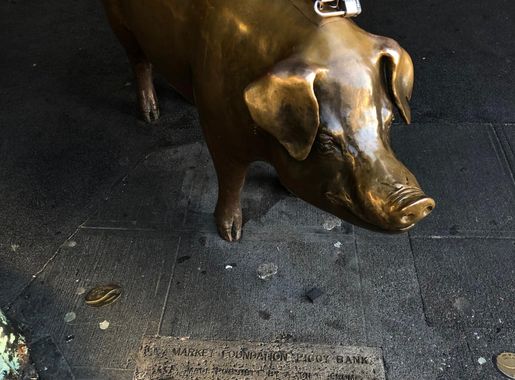 File:PikePlacePigWithPlaque.jpg - Wikimedia Commons