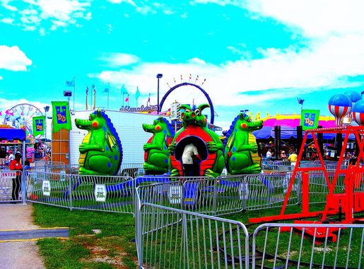 File:Dizzy Dragons - panoramio (1).jpg - Wikimedia Commons