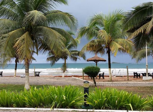 File:Busua Beach on rainy day 16.jpg - Wikimedia Commons