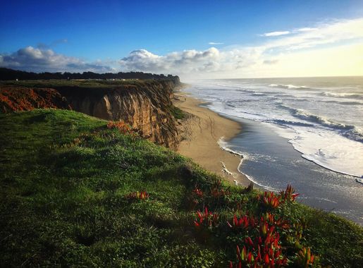 File:View of the coastal cliffs in Half Moon Bay, California.jpg -  Wikimedia Commons