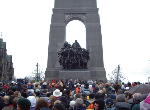 File:Canadian National War Memorial on Remembrance Day.jpg - Wikimedia  Commons