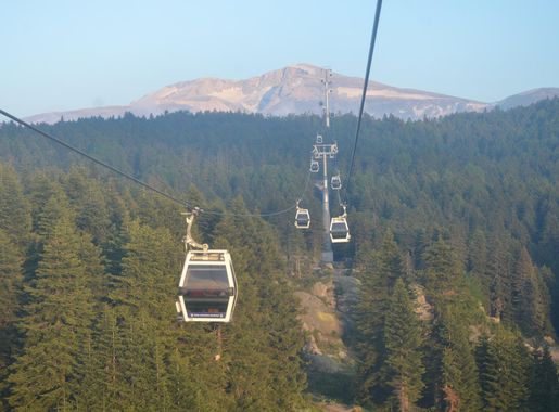 File:Bursa Uludağ Milli Parkına giden Teleferik.jpg - Wikimedia Commons