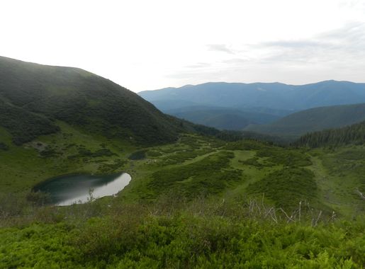 File:Vorozheska Lake 3.JPG - Wikimedia Commons