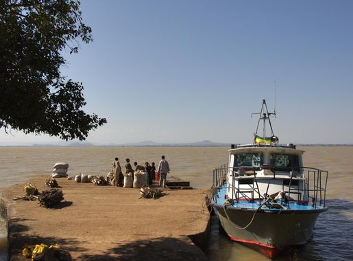 File:Dock on Lake Tana, Ethiopia (2260757035).jpg - Wikimedia Commons