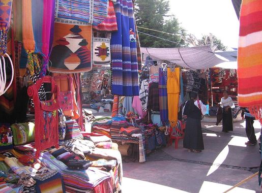 File:Otavalo market.JPG - Wikipedia