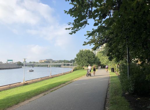 File:Schuylkill River Trail 2018.jpg - Wikimedia Commons