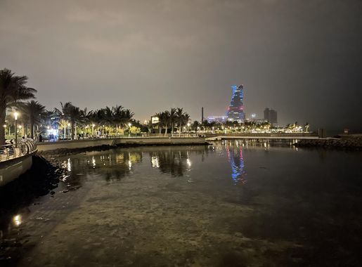 File:Jeddah Corniche at night.jpg - Wikimedia Commons