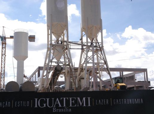 File:Iguatemi em construção.JPG - Wikimedia Commons