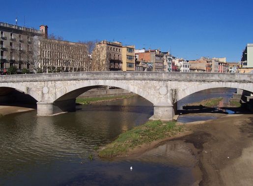File:Pont de Pedra Girona.jpg - Wikimedia Commons
