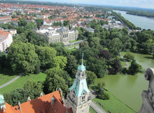 File:Ausblick aus dem Aussichtsplattform im Neuen Rathaus Hannover.JPG -  Wikimedia Commons