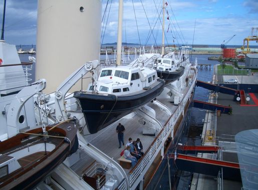 File:HMY-Britannia Moored in Leith.JPG - Wikipedia