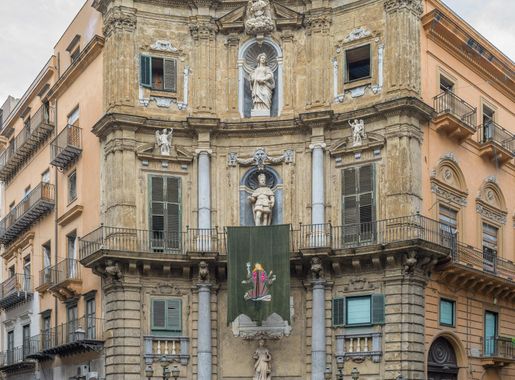 File:Quattro Canti palazzo NE a Palermo.jpg - Wikimedia Commons