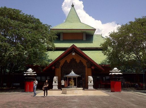 File:The front side of Sanggar Agung Temple, Surabaya-Indonesia, which is  facing the sea.jpg - Wikipedia