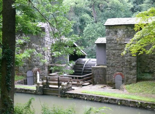 File:Water wheel at Hagley museum 2.JPG - Wikimedia Commons