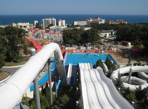 File:Aquapolis - panoramio (2).jpg - Wikimedia Commons