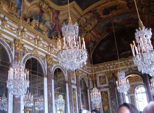 File:Hall of Mirrors, Palace of Versailles chandeliers.JPG - Wikimedia  Commons