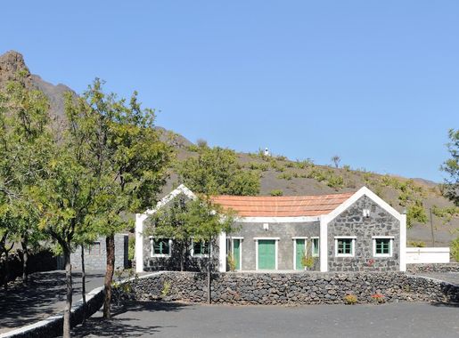 File:Cape Verde Fogo Chã das Caldeiras school.jpg - Wikimedia Commons
