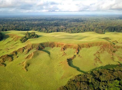 File:Plaine aux images Nyonié GABON.jpg - Wikimedia Commons