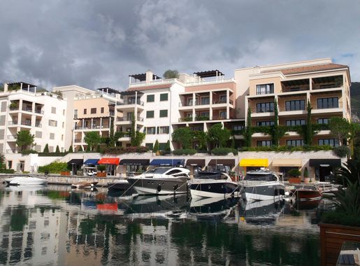 File:Residence Ozana, Setaliste kroz Porto Montenegro, Tivat, Montenegro -  panoramio (3).jpg - Wikimedia Commons