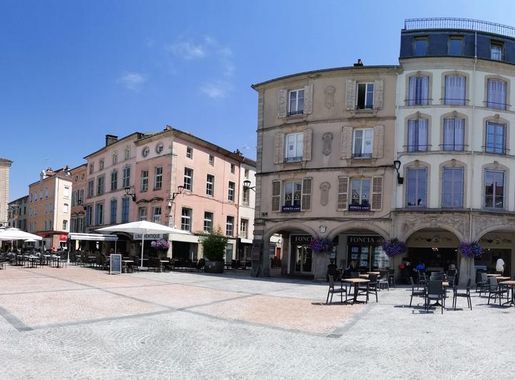 File:Épinal 2020 - Place des Vosges (2).jpg - Wikimedia Commons