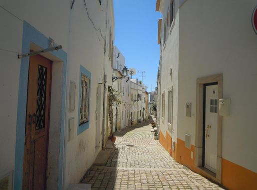 File:Rua Igreja Velha Albufeira 25 March 2015 (2).JPG - Wikimedia Commons