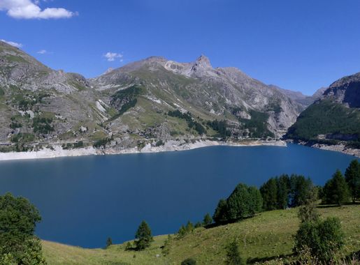 File:Lac du Chevril depuis la route de Tignes en été (juillet 2022).JPG -  Wikimedia Commons