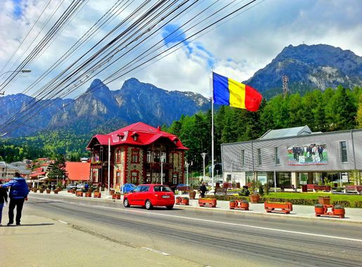 File:Busteni Romania - panoramio.jpg - Wikimedia Commons