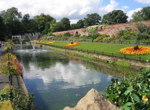 File:Canal Gardens Aug 2007.JPG - Wikipedia