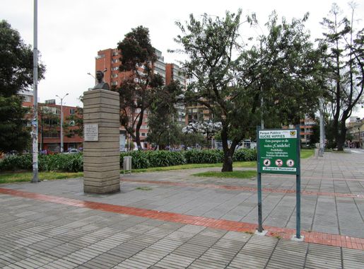 File:Parque Publico Sucre Hippies.JPG - Wikimedia Commons