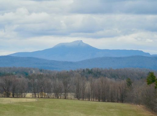 File:CamelsHumpMT 20150426.jpg - Wikimedia Commons