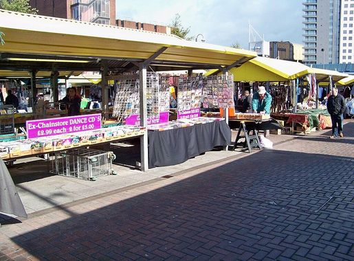 File:Outdoor market, Kirkgate Market, Leeds 001.jpg - Wikimedia Commons