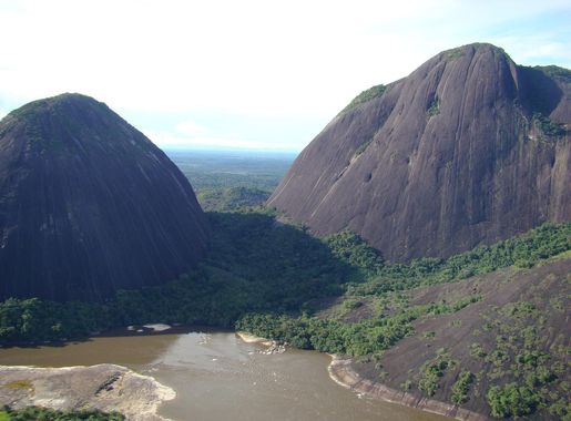 Archivo:Cerros de Mavecure (Guainía, Colombia).JPG - Wikipedia, la  enciclopedia libre
