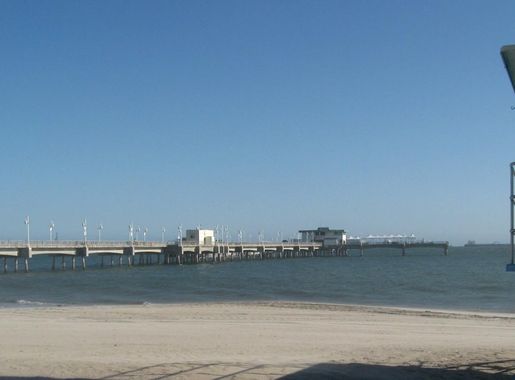 File:Belmont Veterans Memorial Pier-1.JPG - Wikimedia Commons