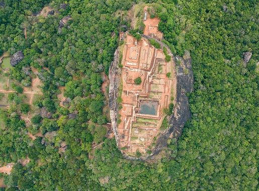 File:Sigiriya Luftbild (29781064900).jpg - Wikimedia Commons