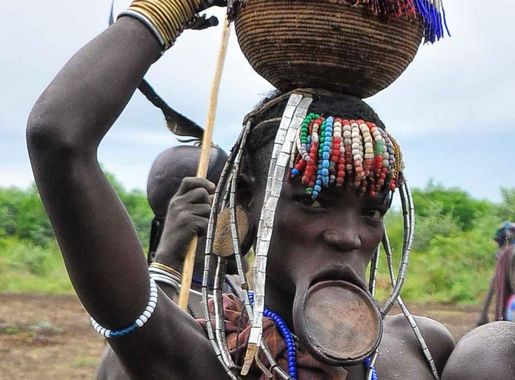 File:Mursi Tribe, Ethiopia (8085550318).jpg - Wikimedia Commons
