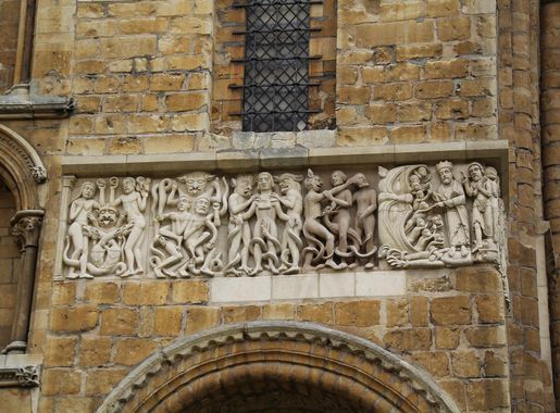 File:Carving on exterior of Lincoln Cathedral (1).JPG - Wikimedia Commons