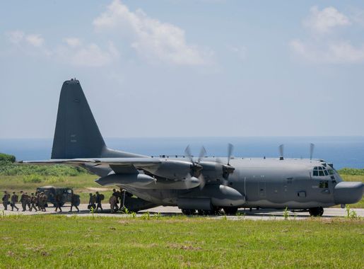 USAF, Marines conduct rapid airfield seizure exercise > Pacific Air Forces  > Article Display